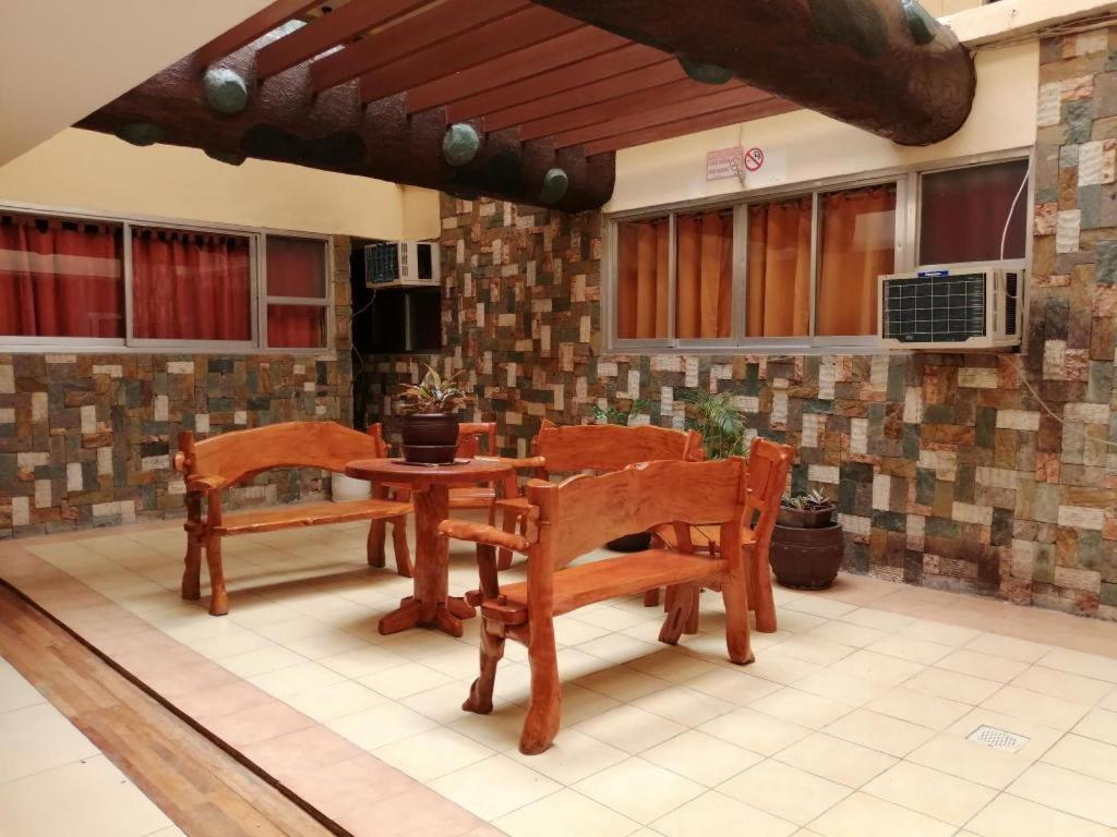 Hotel Asuncion Laoag Buitenkant foto