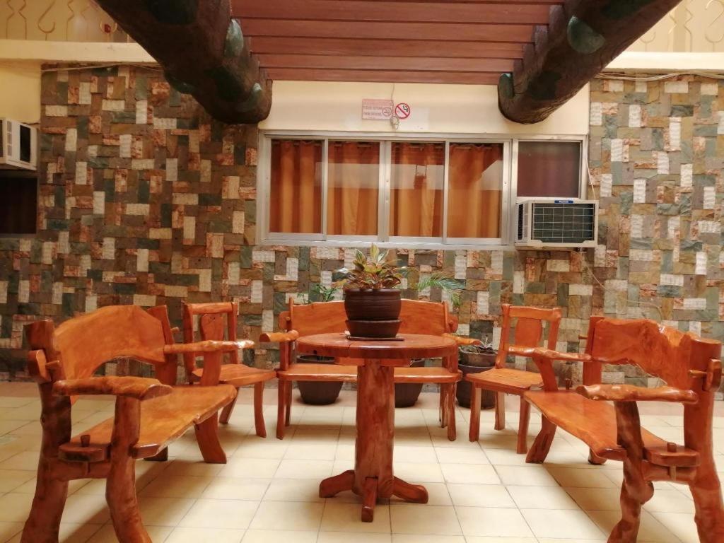 Hotel Asuncion Laoag Buitenkant foto