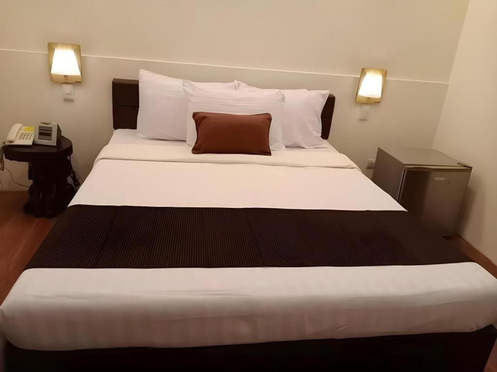 Hotel Asuncion Laoag Buitenkant foto