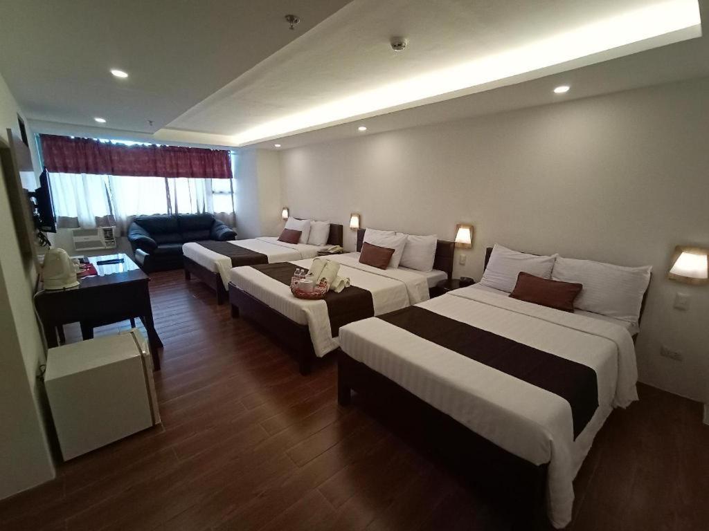 Hotel Asuncion Laoag Buitenkant foto