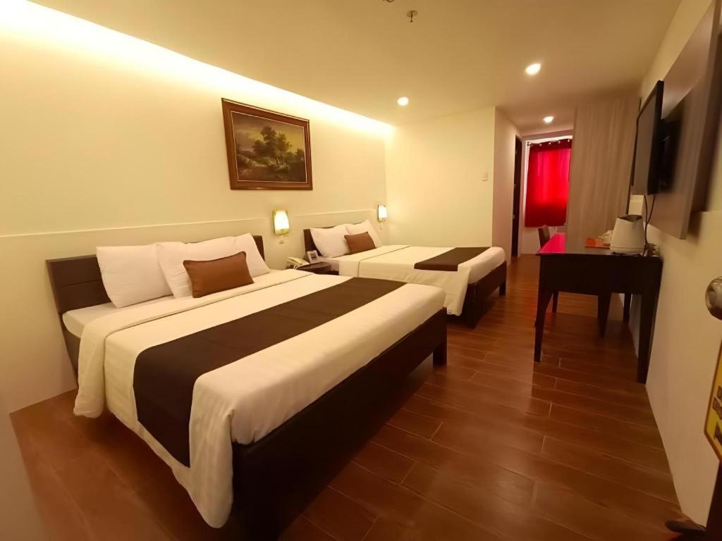 Hotel Asuncion Laoag Buitenkant foto