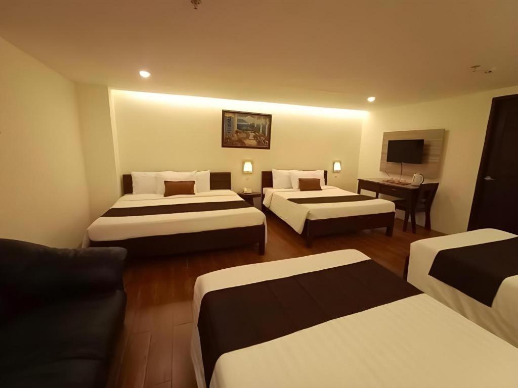 Hotel Asuncion Laoag Buitenkant foto