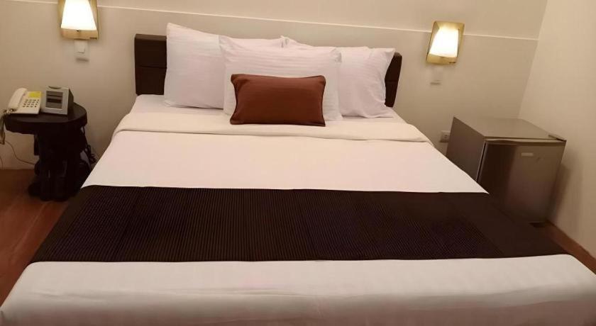 Hotel Asuncion Laoag Buitenkant foto