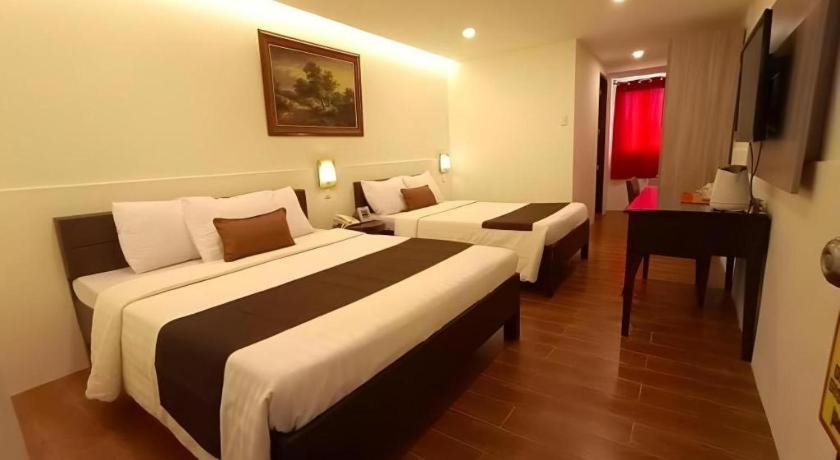 Hotel Asuncion Laoag Buitenkant foto