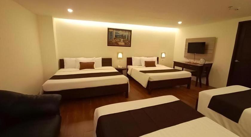 Hotel Asuncion Laoag Buitenkant foto