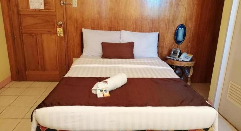 Hotel Asuncion Laoag Buitenkant foto